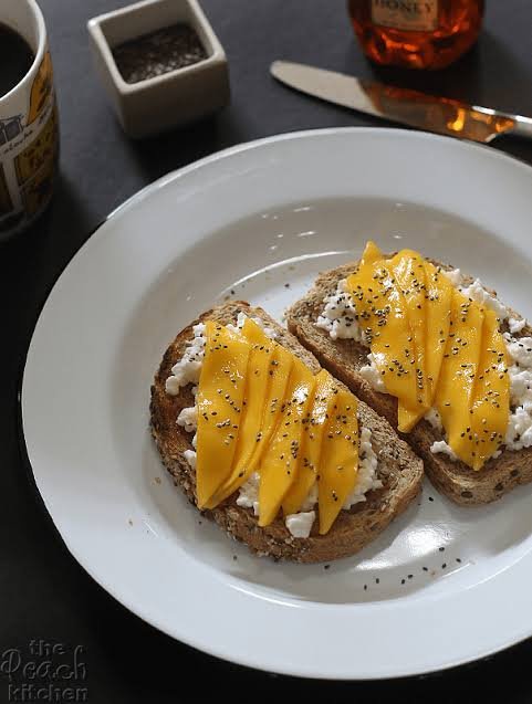 Cottage Cheese with Sliced Mango & Chia Seeds